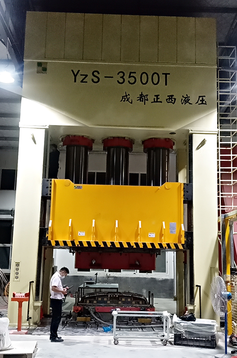 山東青島液壓機客戶定制的3500噸框架液壓機，成功安裝交付使用，你想知道交貨期多久嗎？